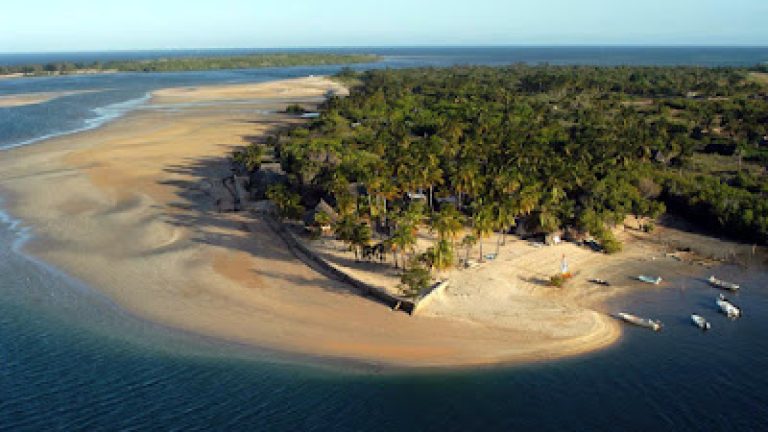 Manda Beach (Manda Island)