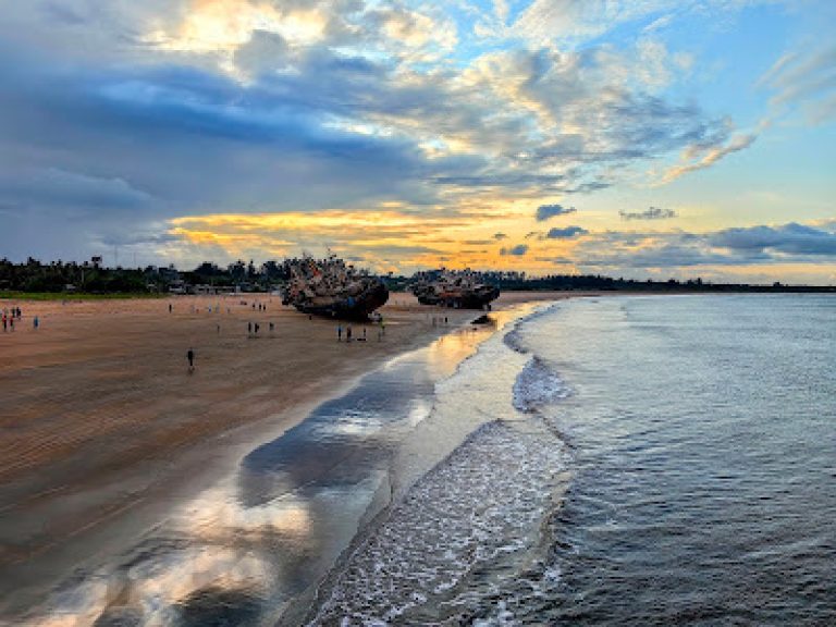 Golden Beach (Buntwani)